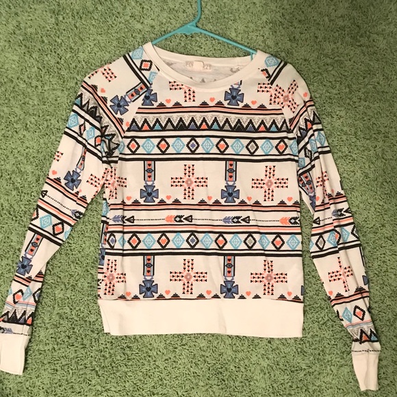 Forever 21 Geo print long sleeve crew shirt - Picture 1 of 4